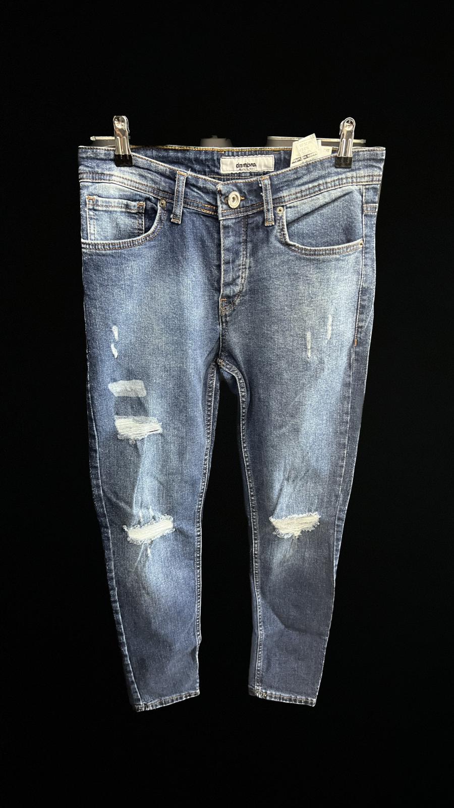 ג׳ינס כחול קרעים